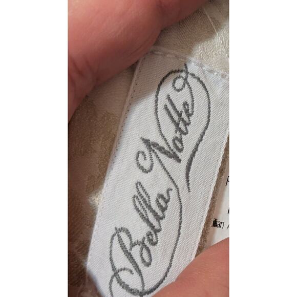 Bella‎ Notte Lillian accent throw pillow ruffled flange Winter White New - Picture 6 of 8